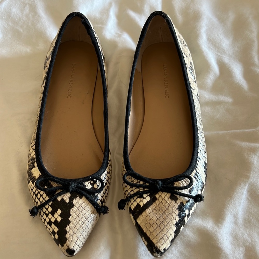 Banana Republic Flats